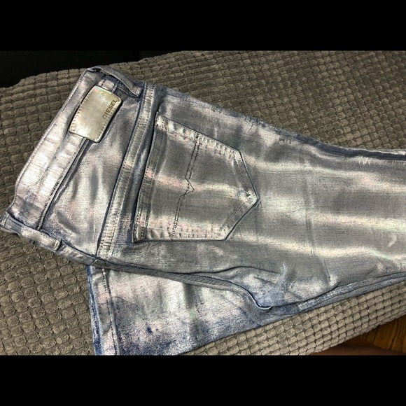 Diesel Skinzee-Low sz 26x32 metallic silver. - Picture 6 of 8